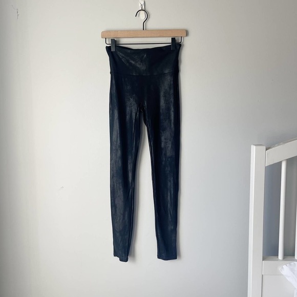 Spanx Women's Black Leggings Size Medium M - Picture 1 of 4